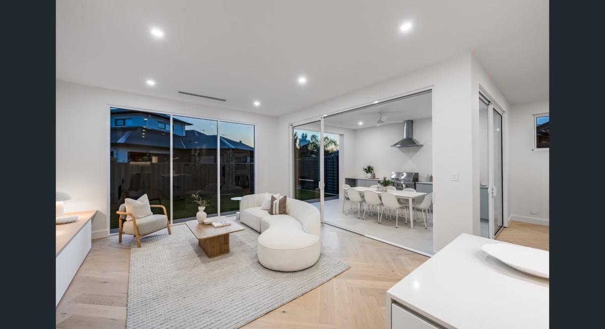 Sharpie Crescent - View 5